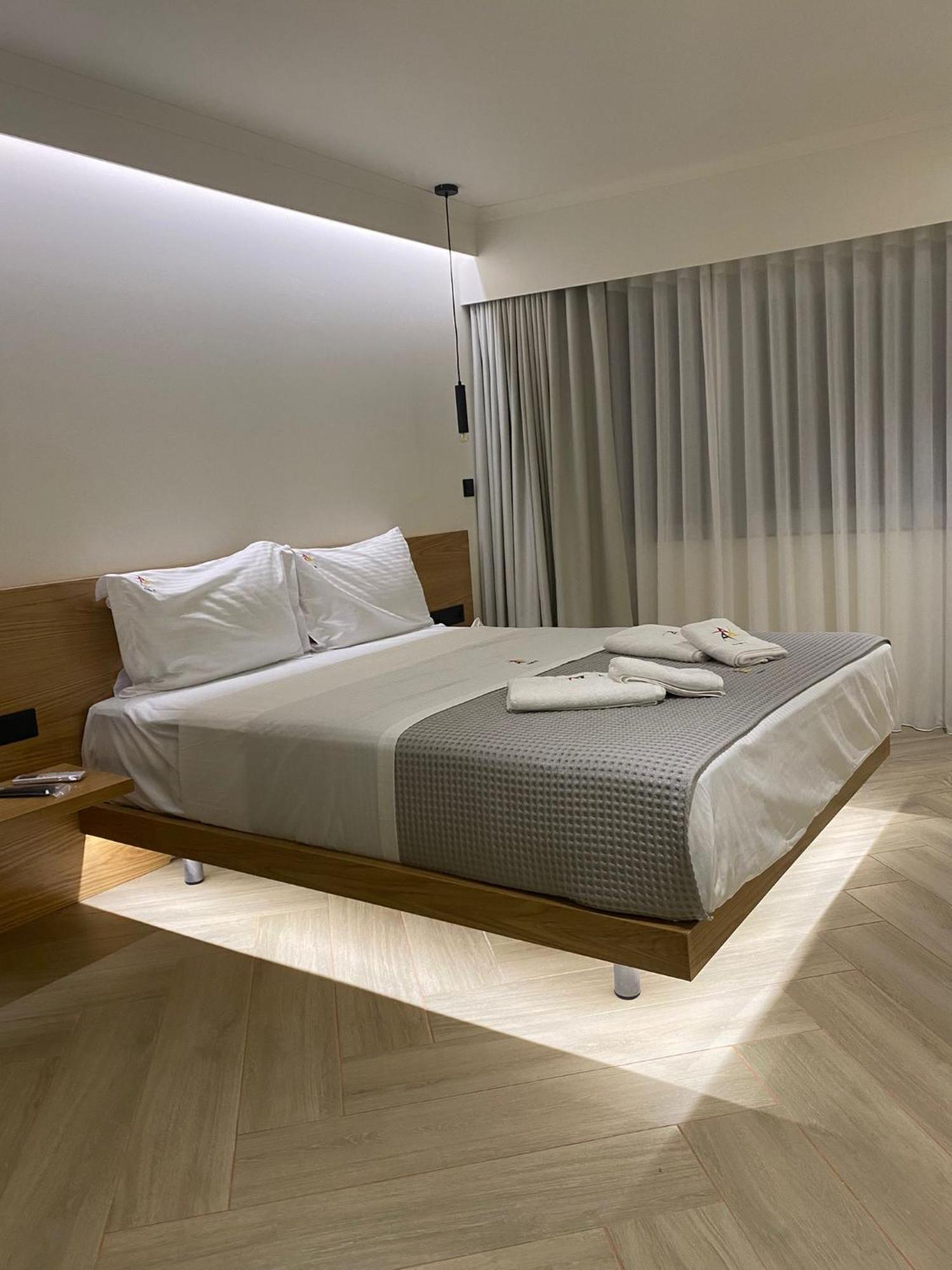 아테네 Triple A - Near Ermou Shopping Street - Family Hospitality - Free Parking! 아파트 호텔 외부 사진