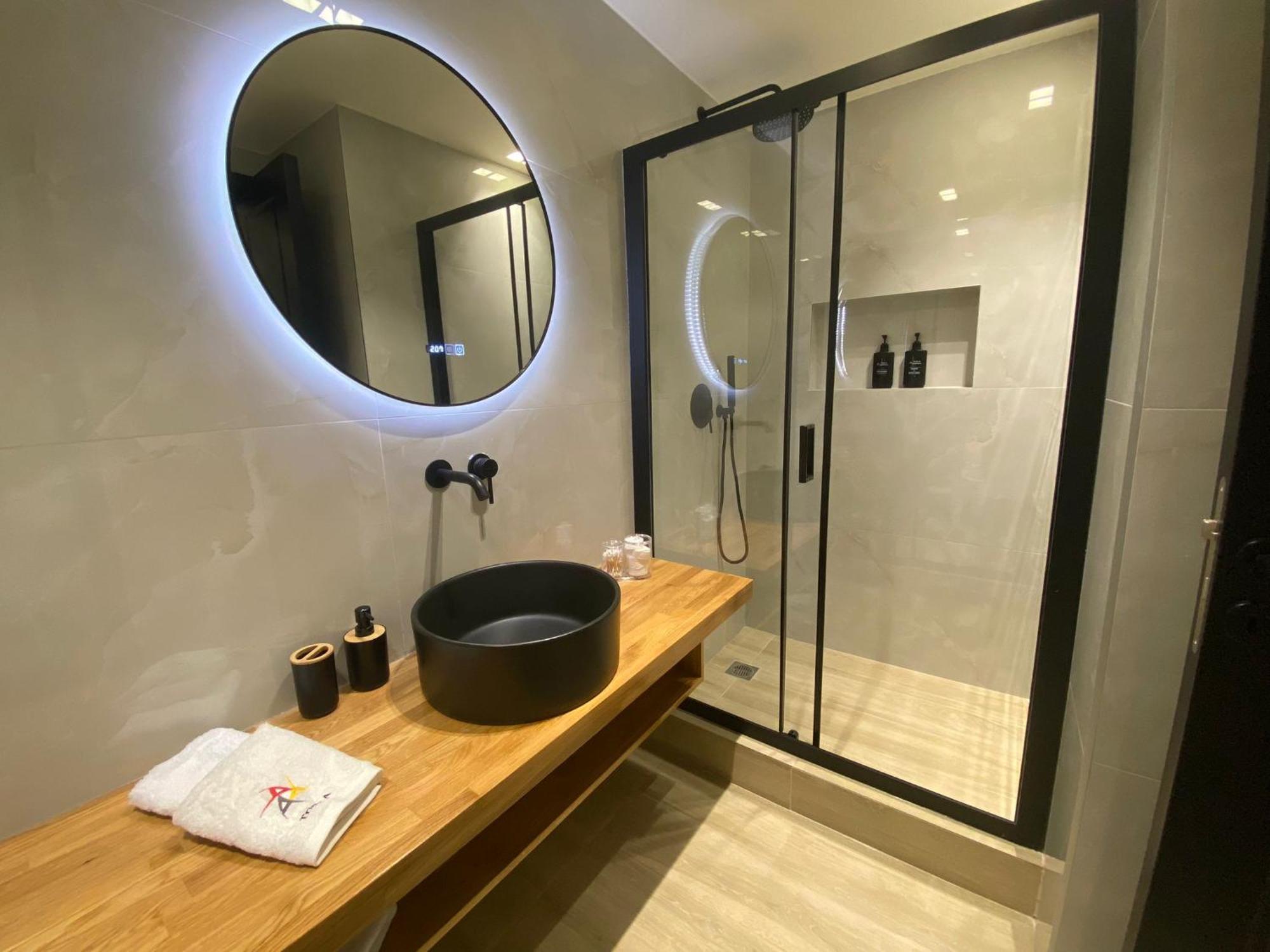 아테네 Triple A - Near Ermou Shopping Street - Family Hospitality - Free Parking! 아파트 호텔 외부 사진