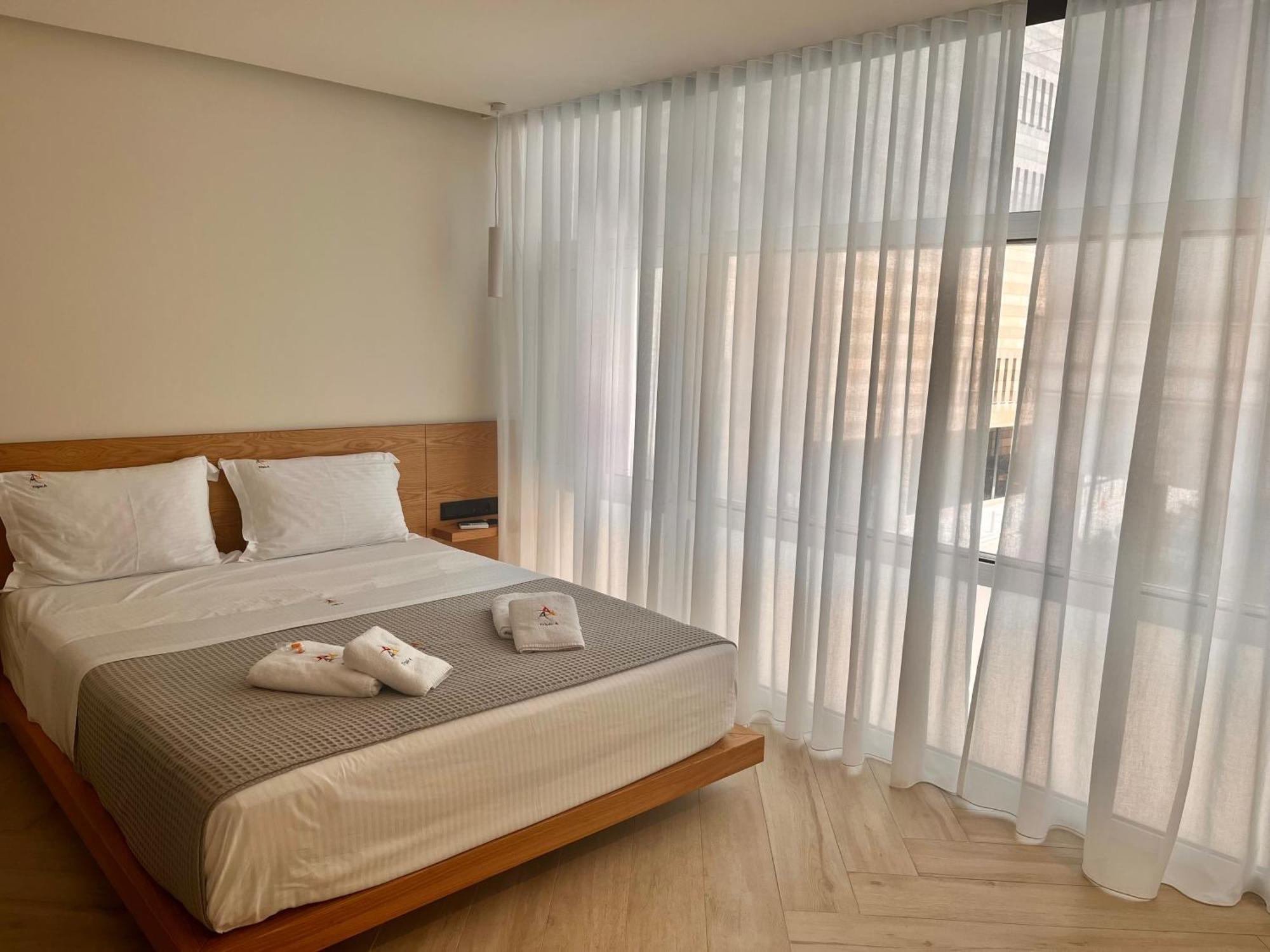 아테네 Triple A - Near Ermou Shopping Street - Family Hospitality - Free Parking! 아파트 호텔 외부 사진