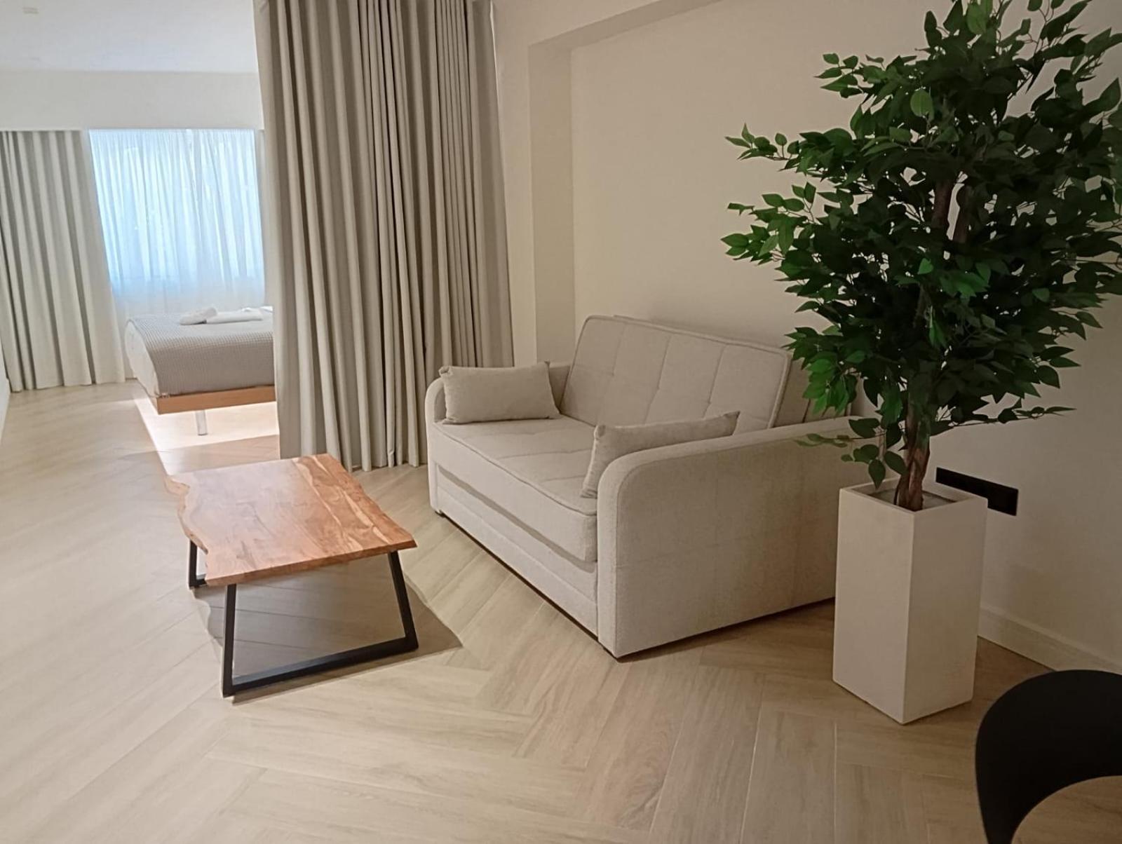 아테네 Triple A - Near Ermou Shopping Street - Family Hospitality - Free Parking! 아파트 호텔 외부 사진